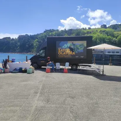 Gipuzkoa abre la temporada de playas con la campaña súbete a la ola por un litoral sin residuos