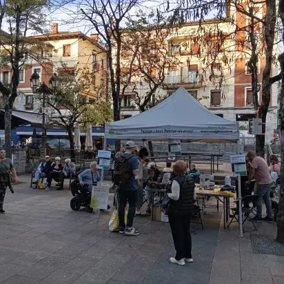 Emaus Gizarte Fundazioa promueve la reparación y la sensibilización sobre el impacto de la moda durante la Semana del Clima de Hernani