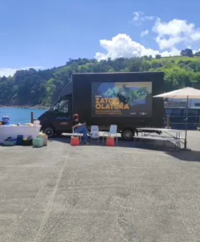Gipuzkoa abre la temporada de playas con la campaña súbete a la ola por un litoral sin residuos